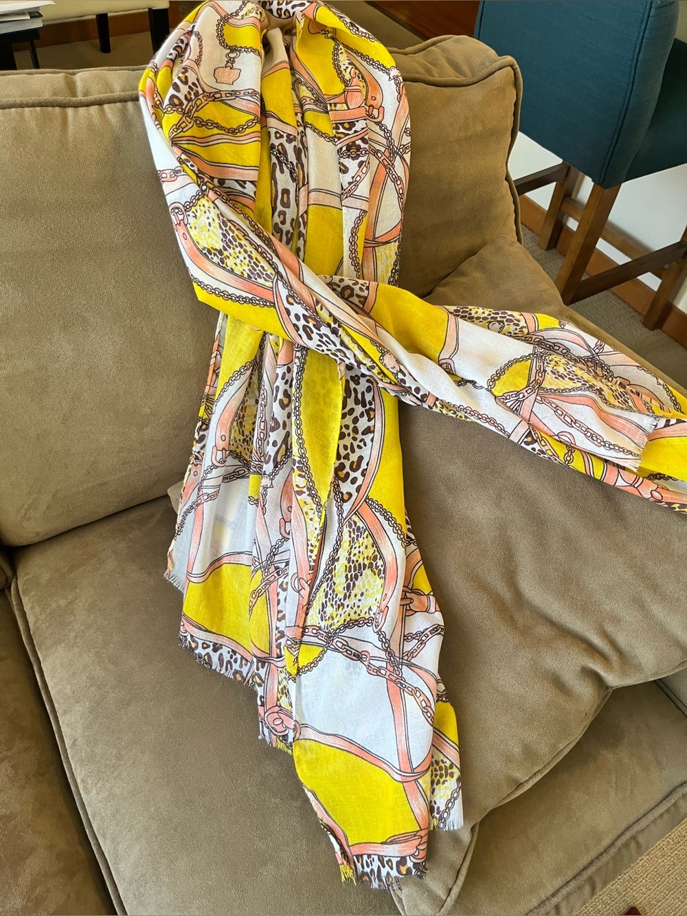 Patterned rectangular shawl. good sized.